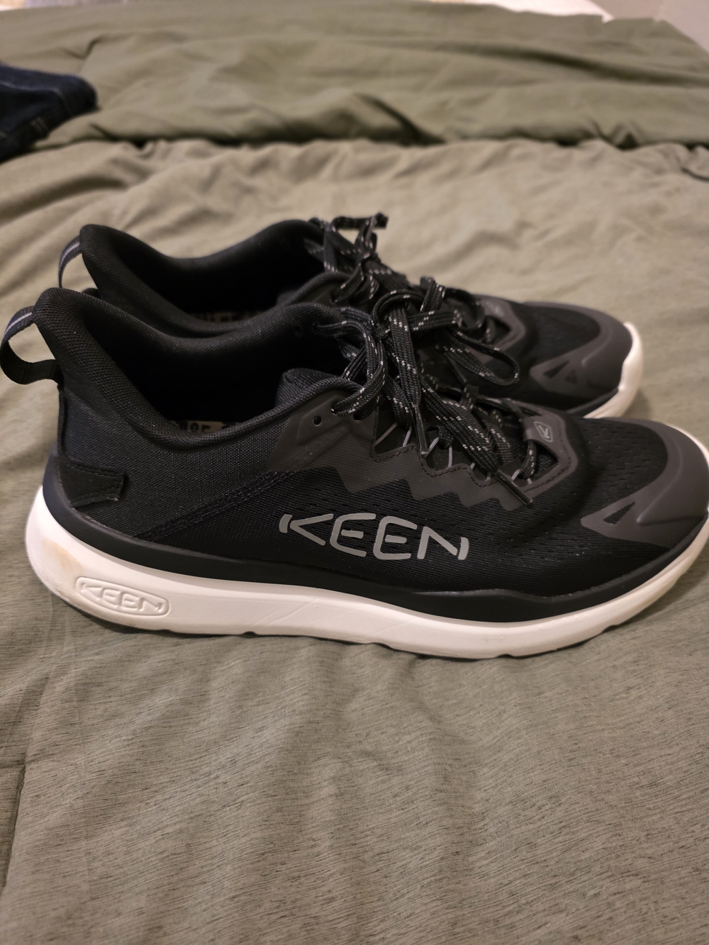 Keen Men's Black and White Athletic Sneakers